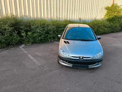 Grau Gebraucht 2005 Peugeot 206 Kleinwagen | 1.800 € (Etwas zu teuer)