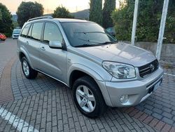 Silber Gebraucht 2005 Toyota RAV4 Sol SUV | 9.000 €