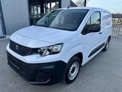 Eisweiss Gebraucht 2023 Peugeot Partner Van / Kleinbus | 18.900 € (Fairer Preis)