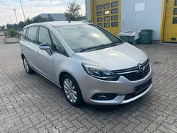 Silber Gebraucht 2018 Opel Zafira Tourer Van / Kleinbus | 7.100 € (Fairer Preis)