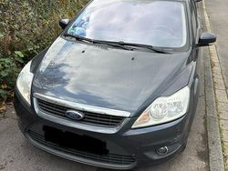 Grau Gebraucht 2011 Ford Focus Limousine | 2.750 € (Fairer Preis)