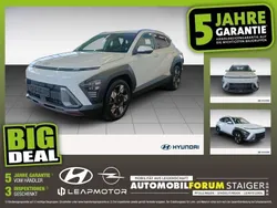 Atlas white / sol Gebraucht 2024 Hyundai Kona Prime SUV | 27.590 € (Guter Preis)