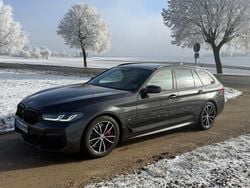 Grau Gebraucht 2023 BMW 530 M Sport Kombi | 34.900 € (Superpreis)