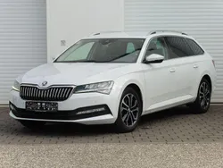 Weiß Gebraucht 2021 Skoda Superb Limousine | 20.490 € (Superpreis)