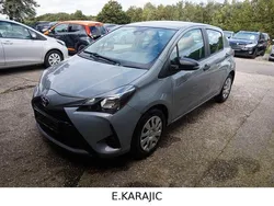 Grau Gebraucht 2019 Toyota Yaris Basis Limousine | 7.990 € (Guter Preis)