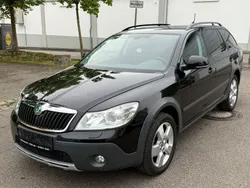 Schwarz Gebraucht 2011 Skoda Octavia Scout 4x4 Kombi | 7.799 € (Fairer Preis)