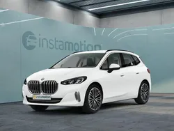 Weiß Gebraucht 2024 BMW 218 Active Tourer Van / Kleinbus | 34.449 € (Guter Preis)