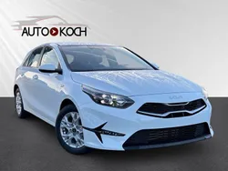 Weiß Neu 2025 Kia Ceed Vision Limousine | 20.880 € (Guter Preis)