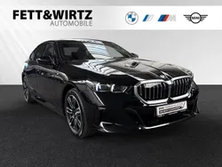 Saphirschwarz metallic Gebraucht 2024 BMW i5 Comfort Edition Limousine | 57.990 € (Etwas zu teuer)