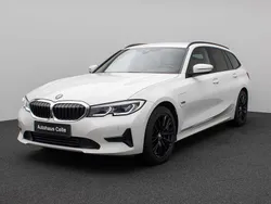 Weiß Gebraucht 2022 BMW 320e Sport Line Limousine | 29.499 € (Fairer Preis)