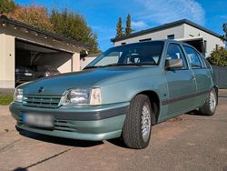 Grün Gebraucht 1989 Opel Kadett Limousine | 2.790 €