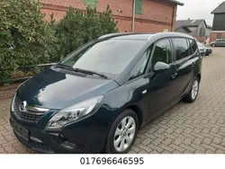 Grün Gebraucht 2015 Opel Zafira Tourer Van / Kleinbus | 8.400 € (Fairer Preis)