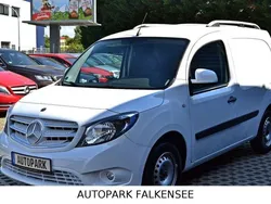 Weiß Gebraucht 2021 Mercedes Citan 108 Van / Kleinbus | 9.999 €