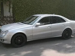 Silber Gebraucht 2006 Mercedes E280 Limousine | 12.000 €