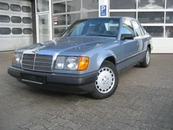Blau Gebraucht 1988 Mercedes E300 Limousine | 19.900 €