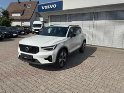 Crystal white / metallic Gebraucht 2024 Volvo XC40 Plus SUV | 38.590 € (Fairer Preis)