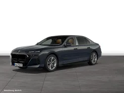 Grau Gebraucht 2024 BMW 750e Limousine | 131.045 €