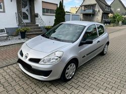 Silber Gebraucht 2006 Renault Clio II Limousine | 1.899 €