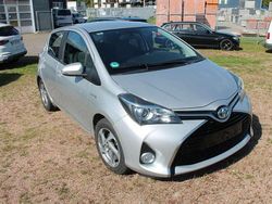 Ultra silver Gebraucht 2016 Toyota Yaris Hybrid Edition-S Kleinwagen | 13.100 € (Fairer Preis)