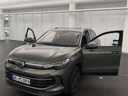 Grün Gebraucht 2024 VW Tiguan Comfortline SUV | 37.000 € (Fairer Preis)