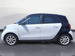 Weiß Gebraucht 2017 Smart ForFour Passion Limousine | 9.830 € (Guter Preis)
