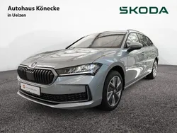 Silber Neu 2024 Skoda Superb Selection Kombi | 42.222 € (Etwas zu teuer)