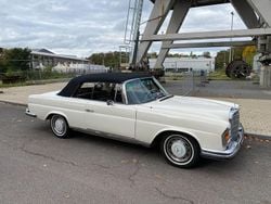 Weiß Gebraucht 1963 Mercedes W111 Cabrio | 124.900 €