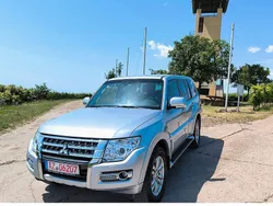 Silber Gebraucht 2016 Mitsubishi Pajero Diamant Edition SUV | 28.500 € (Teuer)