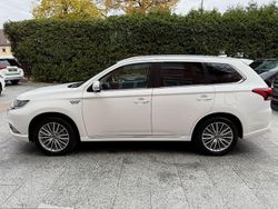 Weiß Gebraucht 2021 Mitsubishi Outlander P-HEV Plus SUV | 15.980 € (Fairer Preis)