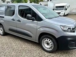 Grau Gebraucht 2023 Fiat Doblò Van / Kleinbus | 17.500 € (Fairer Preis)