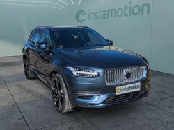 Blau Gebraucht 2022 Volvo XC90 SUV | 60.149 € (Etwas zu teuer)