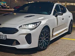 Weiß Gebraucht 2017 Kia Stinger GT-Line Limousine | 20.600 € (Etwas zu teuer)