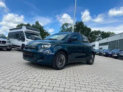 Ozean grün metallic Gebraucht 2024 Fiat 500e Style Kleinwagen | 29.990 €