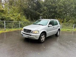 Silber Gebraucht 2003 Mercedes ML270 SUV | 3.500 €
