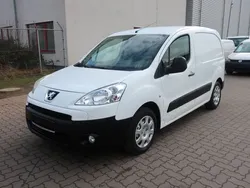 Weiß Gebraucht 2011 Peugeot Partner Comfort Van / Kleinbus | 5.950 € (Fairer Preis)