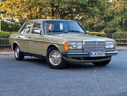 Grün Gebraucht 1983 Mercedes 240 Limousine | 12.500 €