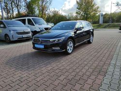 Deep black perleffekt Gebraucht 2023 VW Passat Elegance Kombi | 32.900 € (Teuer)