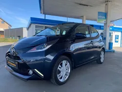 Blau Gebraucht 2015 Toyota Aygo Kleinwagen | 7.499 € (Fairer Preis)