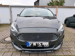 Grau Gebraucht 2017 Ford S-MAX Titanium Van / Kleinbus | 17.500 € (Fairer Preis)