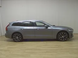 Grau Gebraucht 2020 Volvo V60 Momentum Kombi | 17.480 € (Guter Preis)