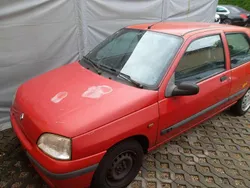 Spanisch rot Gebraucht 1998 Renault Clio II Limousine | 1.250 € (Guter Preis)