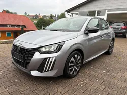 Grau Gebraucht 2024 Peugeot 208 Active Kleinwagen | 14.995 € (Guter Preis)