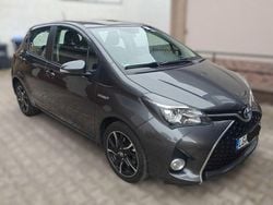 Grau Gebraucht 2016 Toyota Yaris Kleinwagen | 13.690 € (Etwas zu teuer)