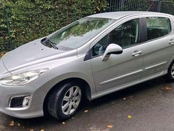 Silber Gebraucht 2011 Peugeot 308 Limousine | 3.600 € (Fairer Preis)