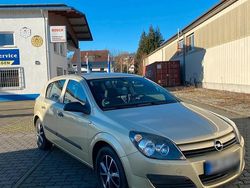 Gold Gebraucht 2004 Opel Astra Kleinwagen | 2.400 €