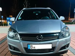 Grau Gebraucht 2010 Opel Astra Edition Limousine | 4.450 € (Fairer Preis)
