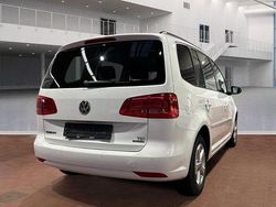 Weiß Gebraucht 2011 VW Touran Comfortline Van / Kleinbus | 5.999 € (Fairer Preis)