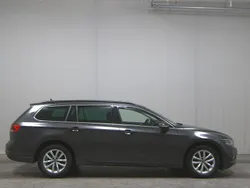 Grau Gebraucht 2023 VW Passat Business Kombi | 18.480 € (Guter Preis)