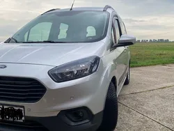 Silber Gebraucht 2018 Ford Tourneo Courier Trend Van / Kleinbus | 10.700 € (Fairer Preis)