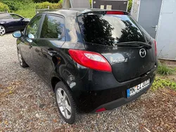 Schwarz Gebraucht 2013 Mazda 2 Kleinwagen | 2.000 €